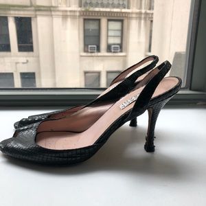 [SOLD] Issac Mizrahi sz 6.5 black snakeskin heel